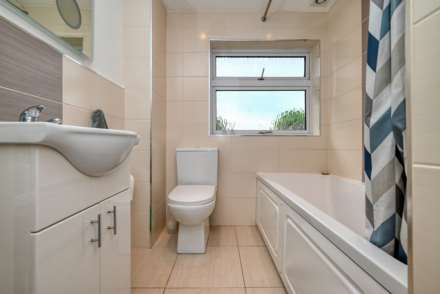 Redberry Close, Caversham Park, Image 4