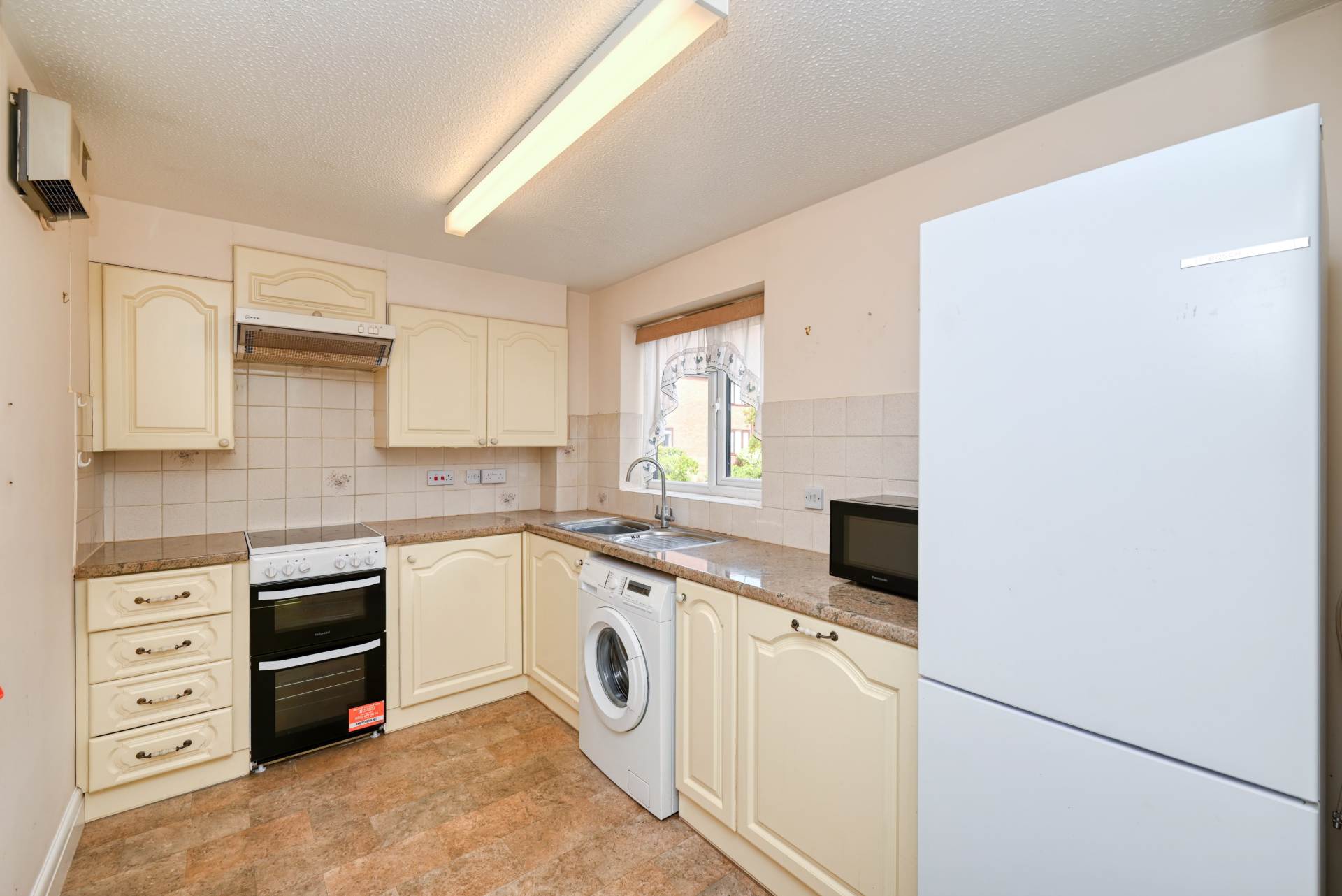Chiltern Court, Emmer Green, Image 6