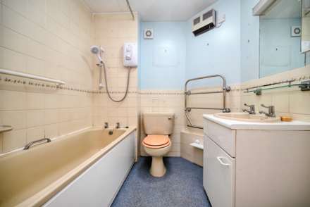 Chiltern Court, Emmer Green, Image 10