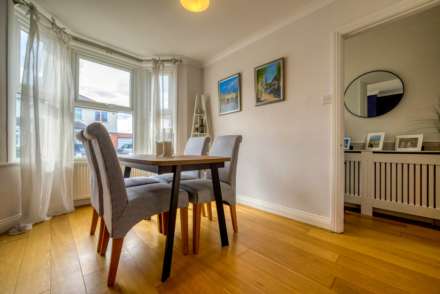 St Johns Road, Caversham, Image 6