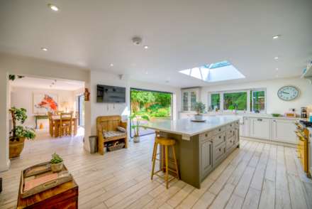 Conisboro Avenue, Caversham Heights, Image 2