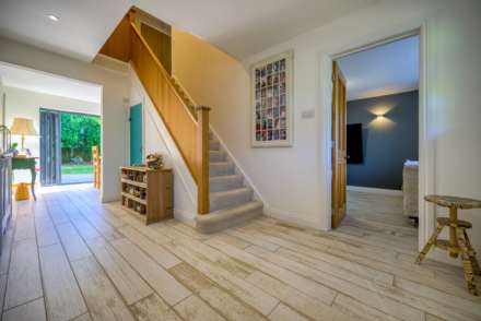 Conisboro Avenue, Caversham Heights, Image 4
