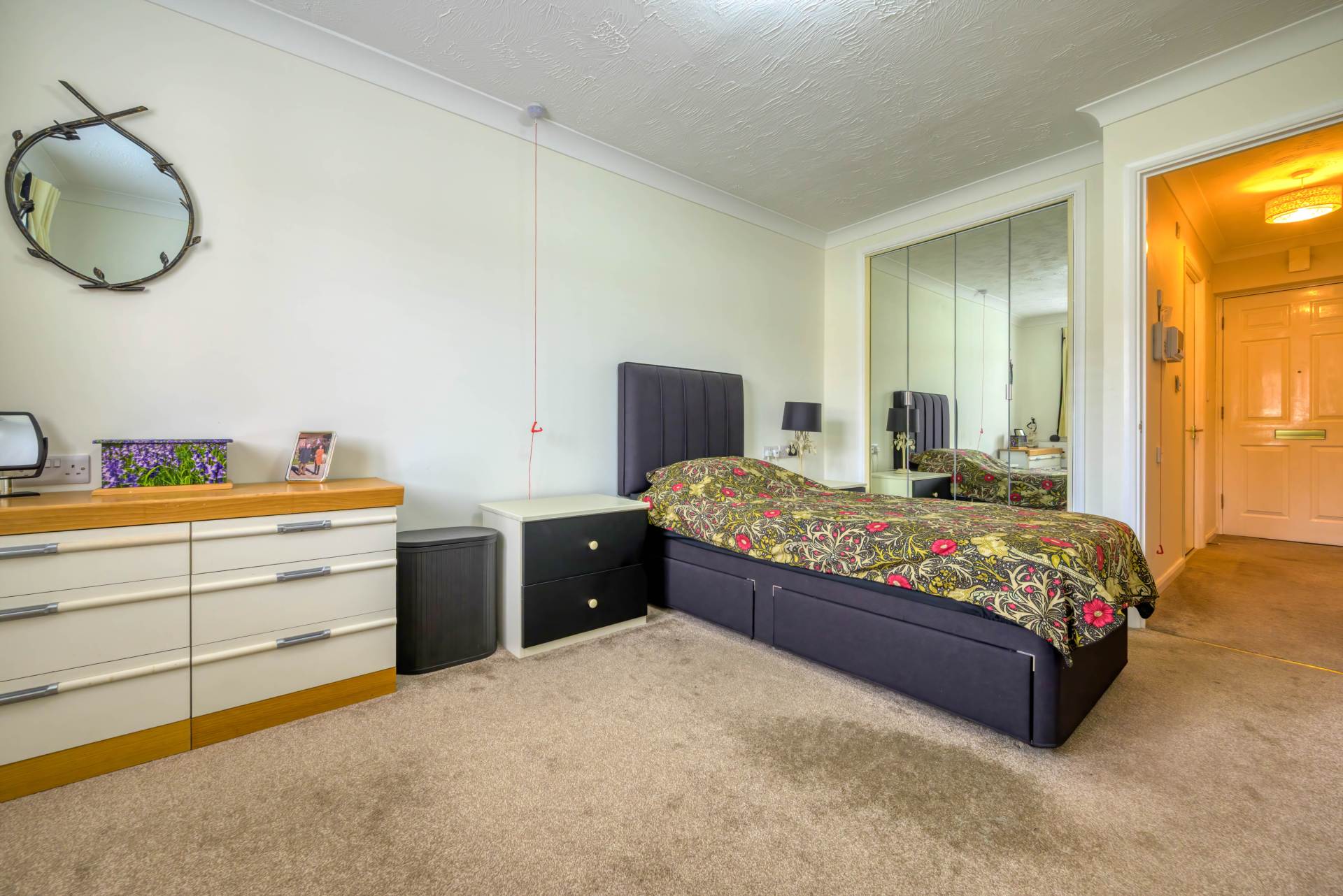Priory Court, Caversham, Image 5