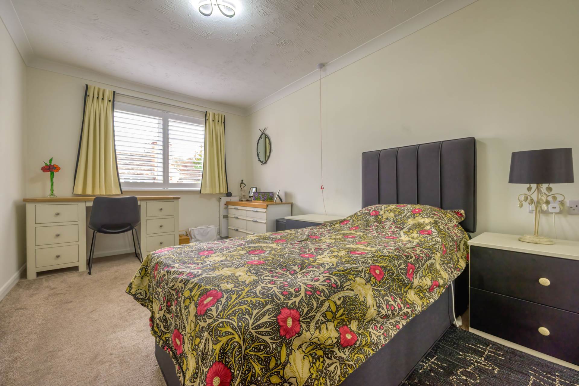 Priory Court, Caversham, Image 6