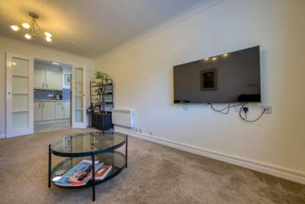 Priory Court, Caversham, Image 4