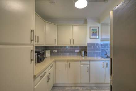 Priory Court, Caversham, Image 7
