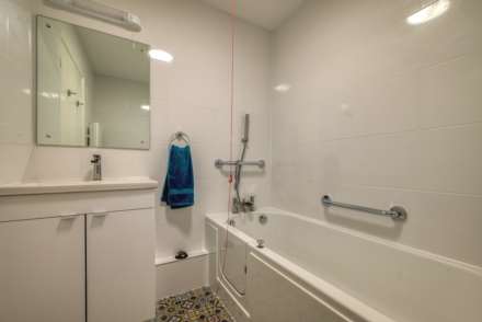 Priory Court, Caversham, Image 9