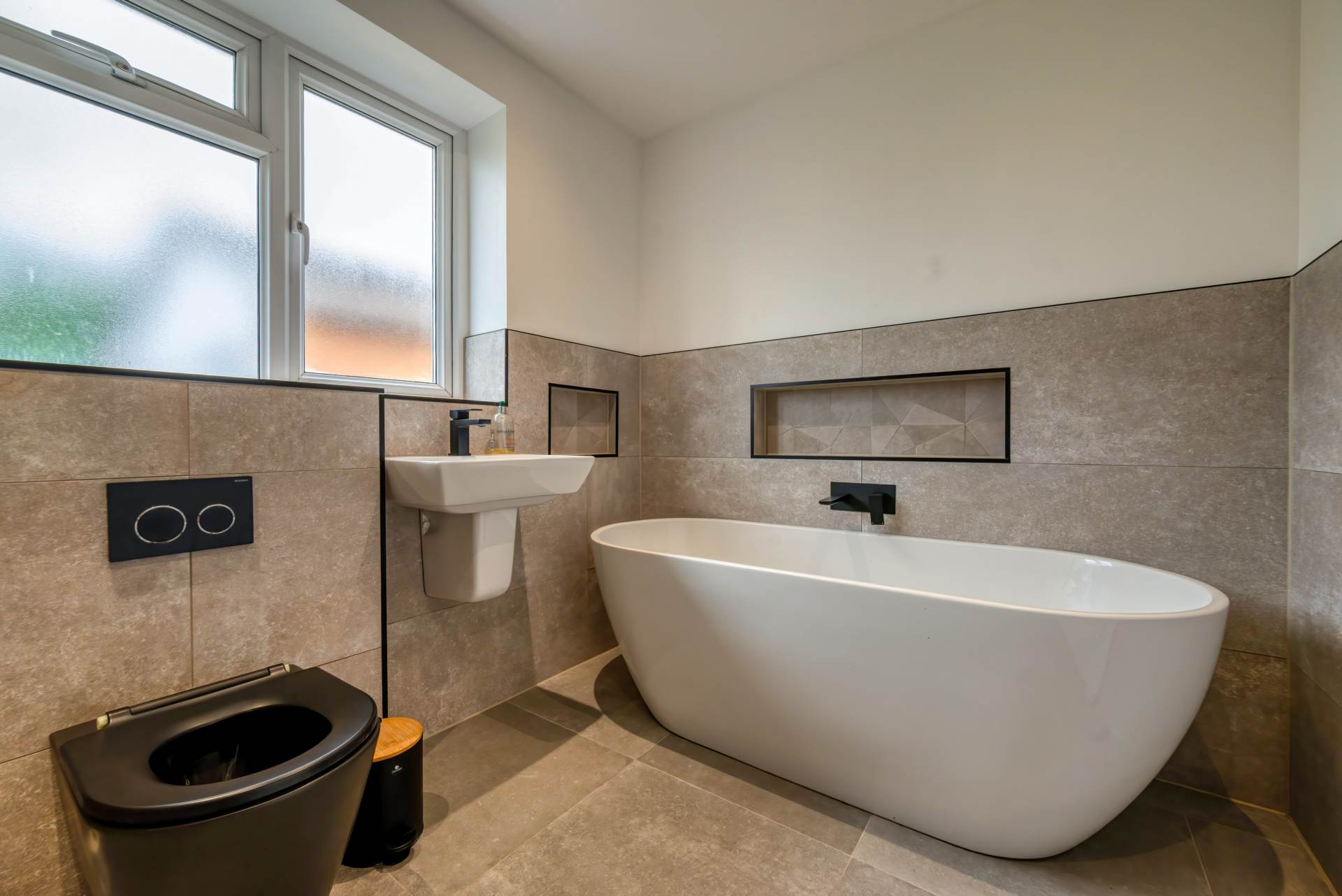 Gayhurst Close, Caversham Park, Image 19