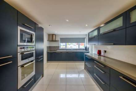 Gayhurst Close, Caversham Park, Image 9
