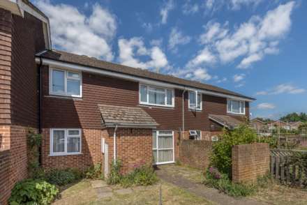2 Bedroom Maisonette, Emmer Green Court, Caversham