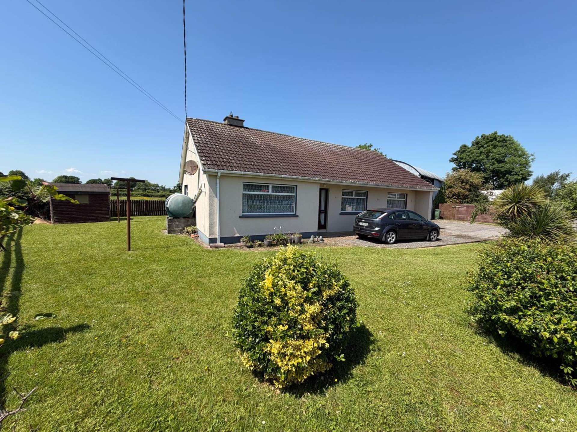 Bungalow + Outbuildings on 1 ¾ acres, Deerpark, Portarlignton, Co. Laois R32 N2C7