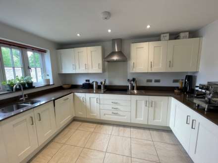 Swailbrook Place, Kingham, Image 2