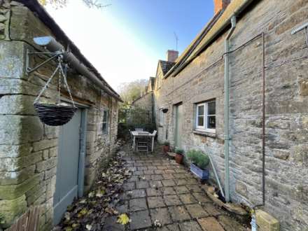 The Green, Fifield, Image 7