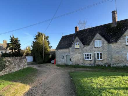 The Green, Fifield, Image 9