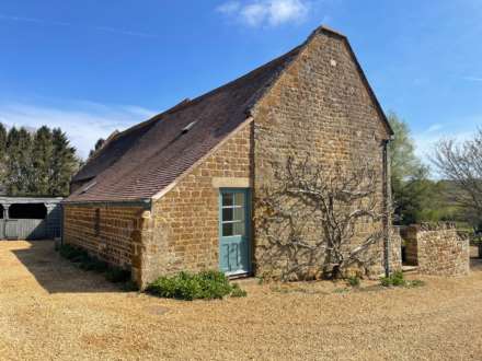 The Cottage, Holywell Farm, Wigginton, Image 10