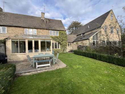 Orchard Row, Icomb, Image 9