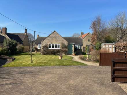 3 Bedroom Bungalow, The Green, Great Rollright