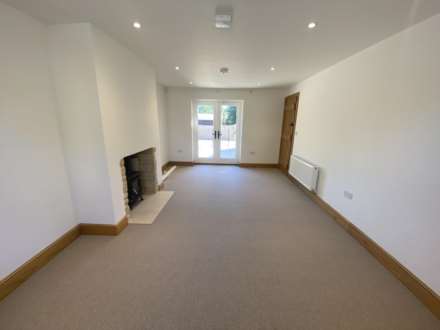 Junction Road, Churchill, Image 2