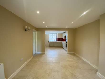 West End, Kingham, Image 3