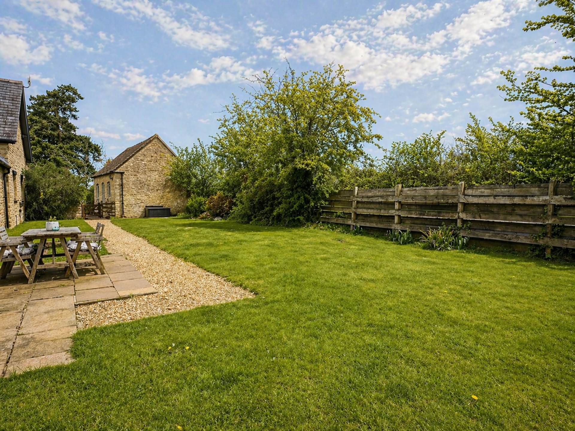 Lyneham Farm Cottages, Lyneham, Image 15