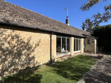 Lyneham Farm Cottages, Lyneham, Image 16
