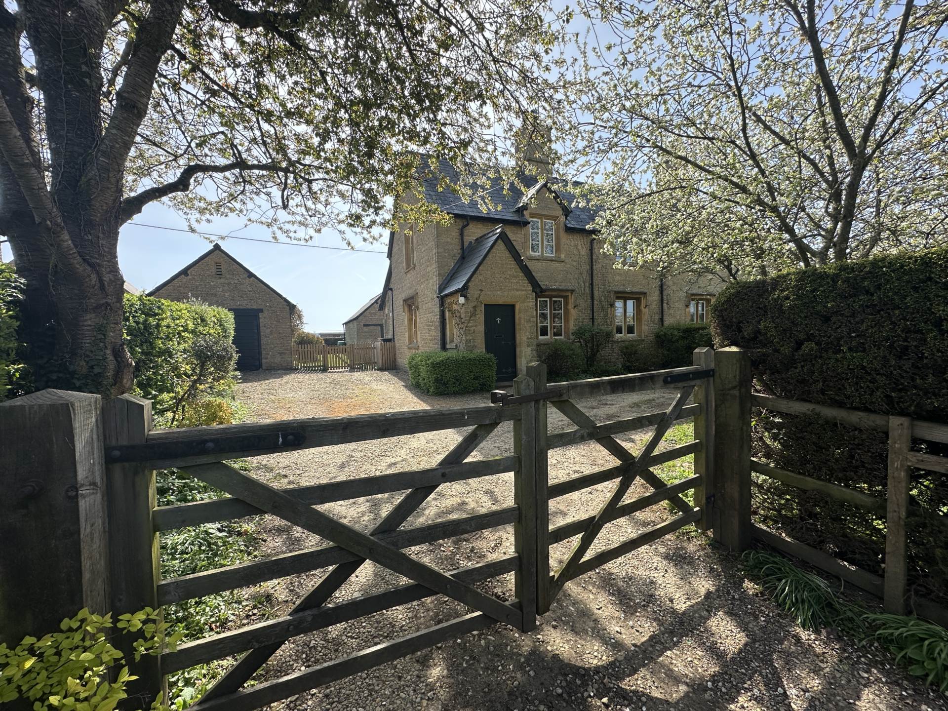 Hillview Cottages, Churchill, Image 1