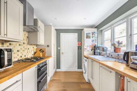 Glovers Close, Chipping Norton, Image 4