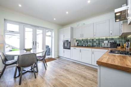 Scarsbrook Crescent, Chipping Norton, Image 3