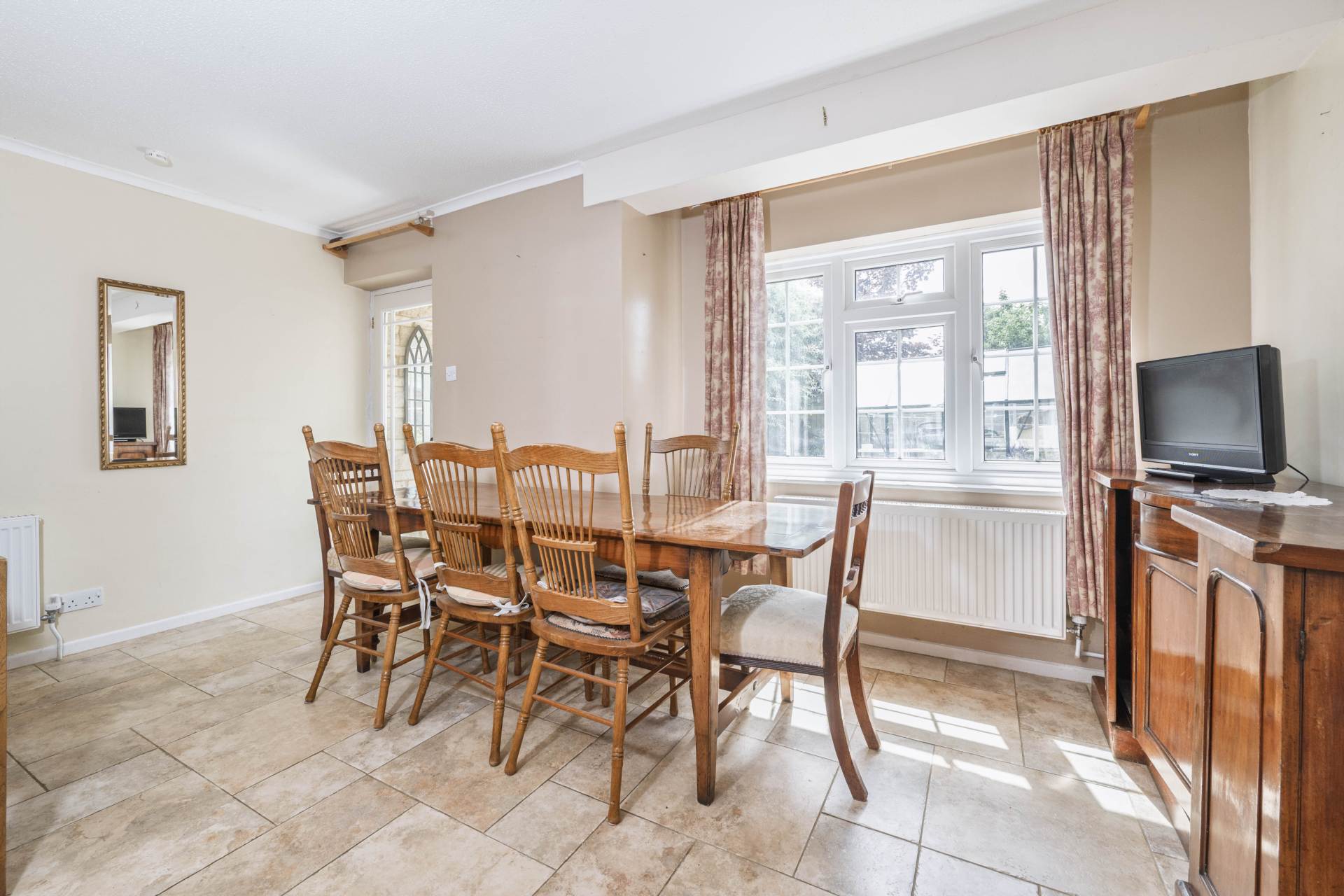 St Leonards Court, Bledington, Image 3