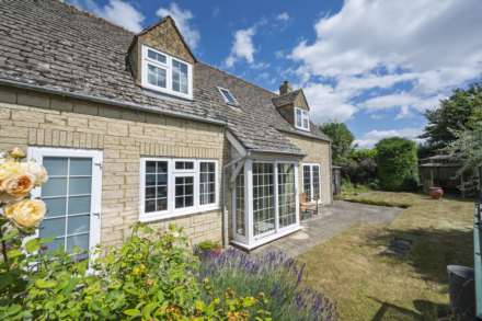 St Leonards Court, Bledington, Image 14