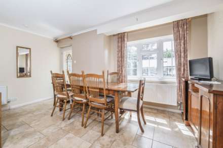 St Leonards Court, Bledington, Image 3