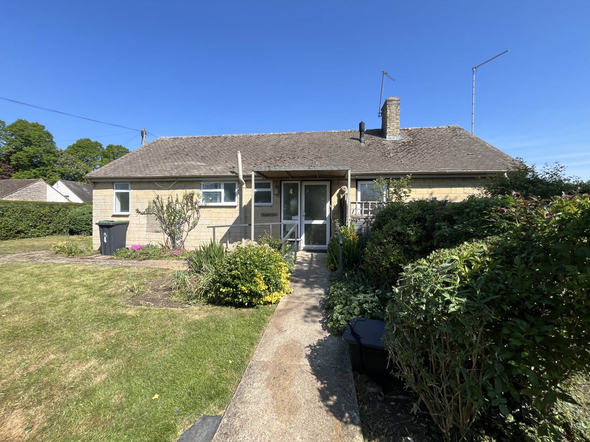 Rectory Crescent, Middle Barton, Image 1