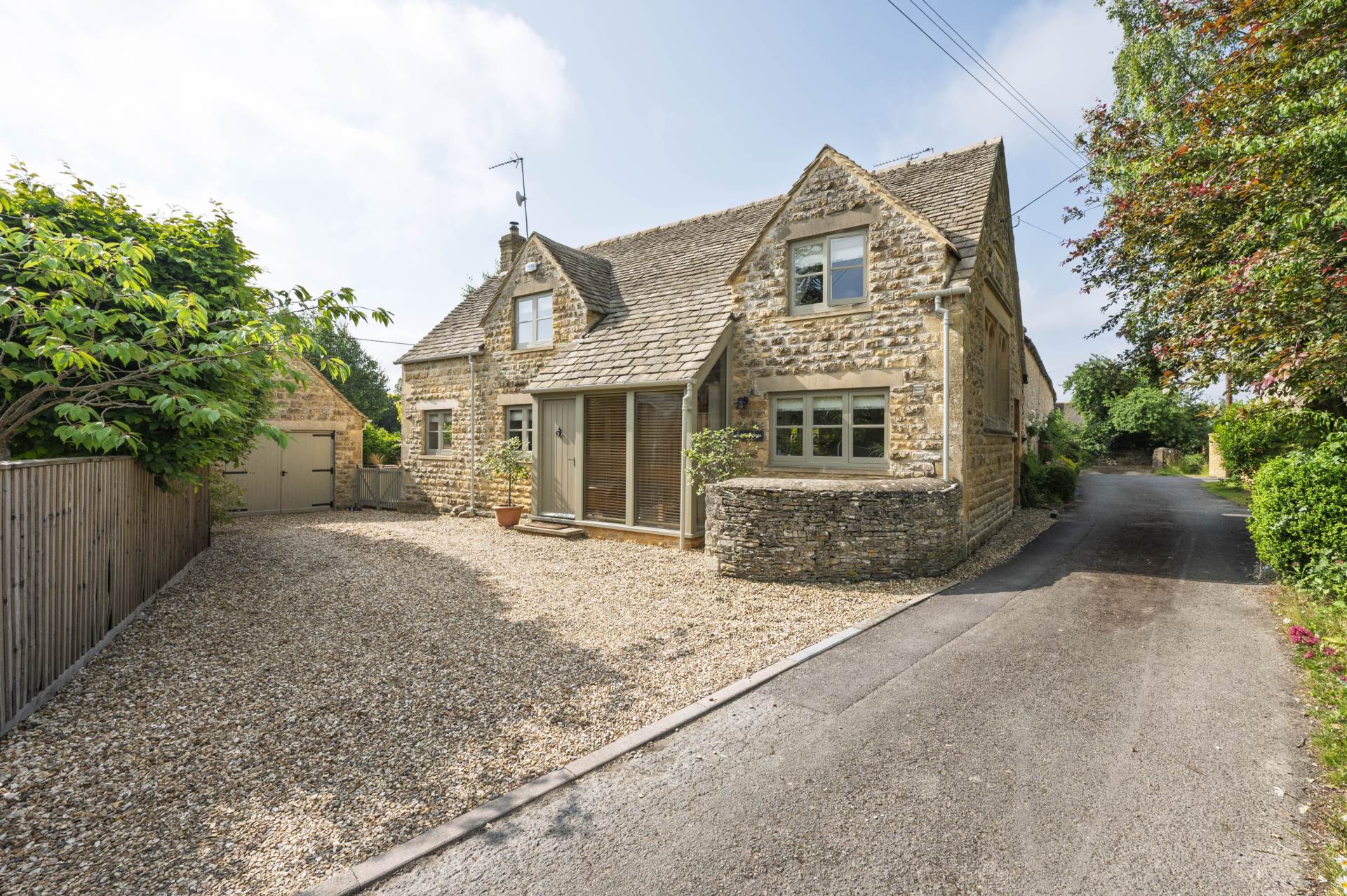 Cold Aston, Image 1