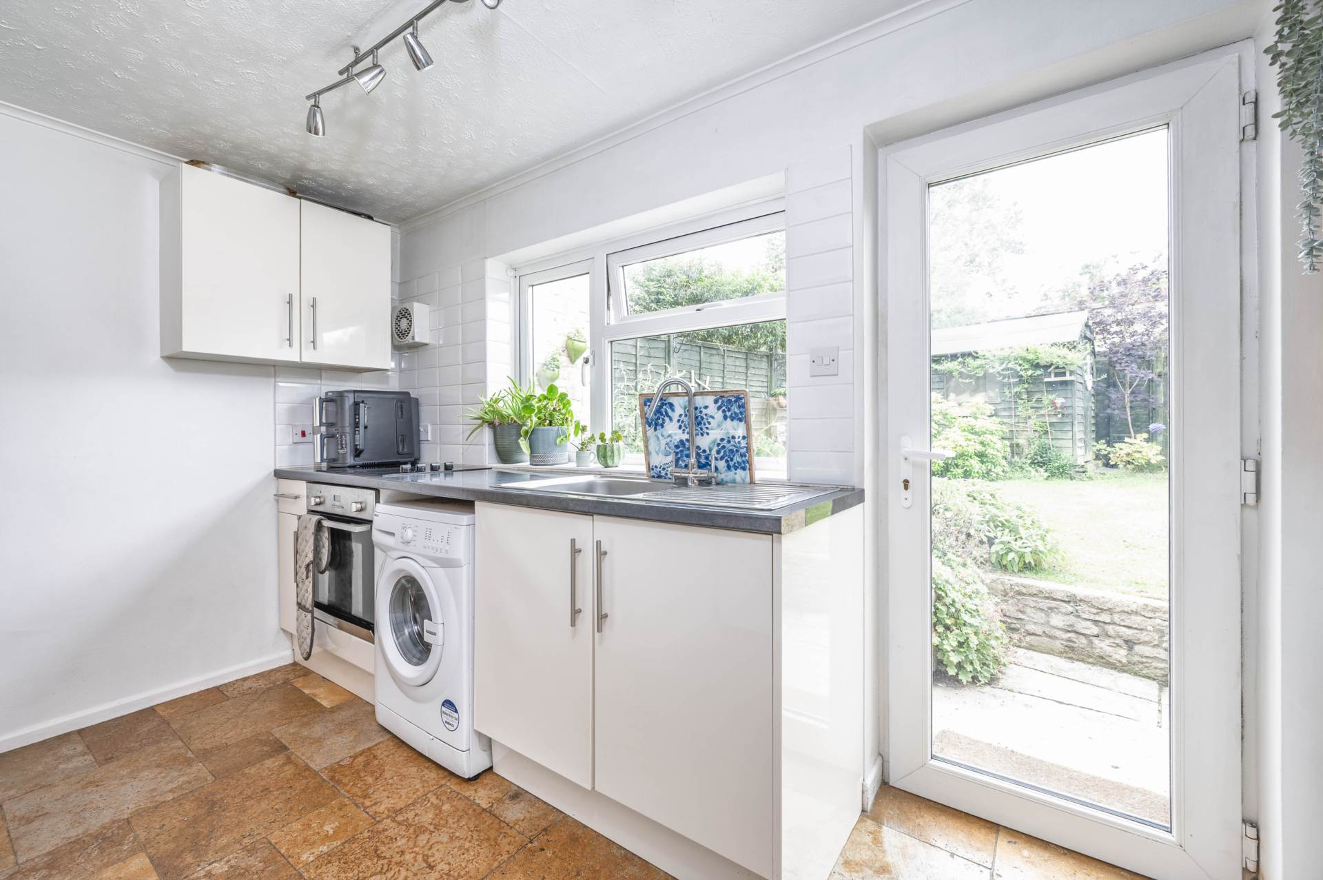 Shipton Road, Milton-Under-Wychwood, Image 5