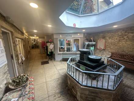 Fountain Court, Stow On The Wold, Image 2