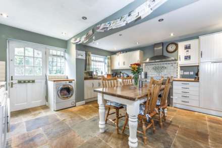 Sweetmore Close, Oddington, Image 2