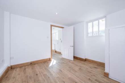 High Street, Chipping Norton, Image 9