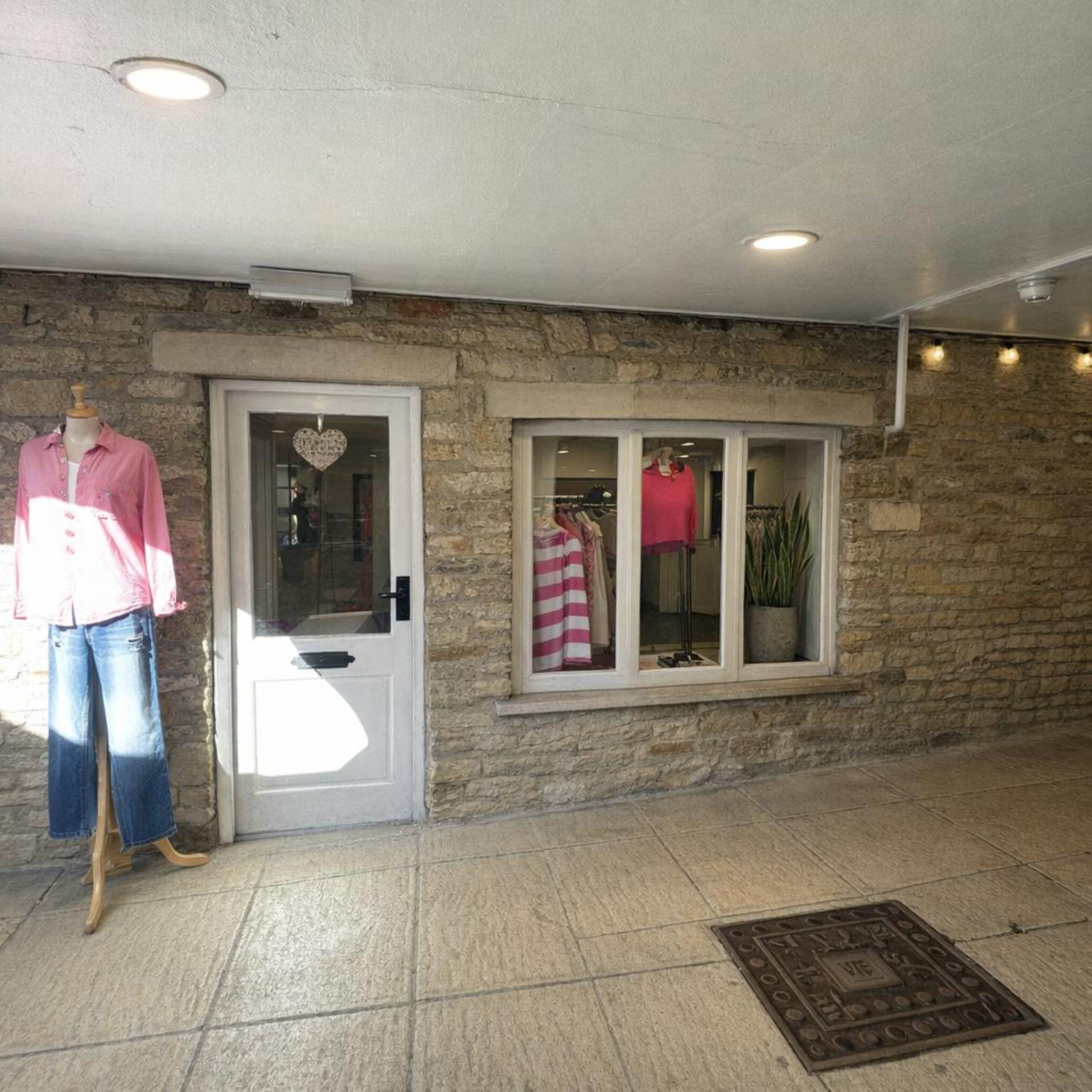 Fountain Court, Digbeth Street, Stow On The Wold, Image 3