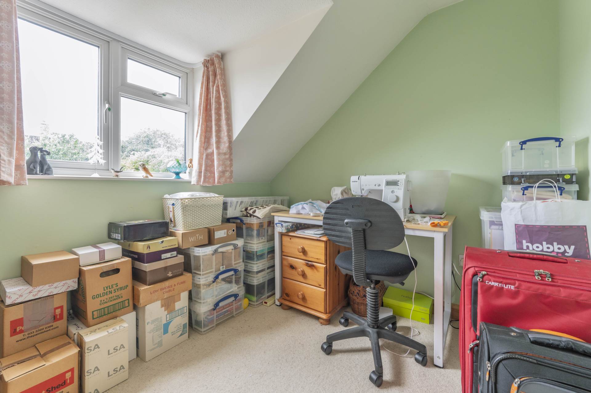 Woodlands Close, Milton Under Wychwood, Image 12