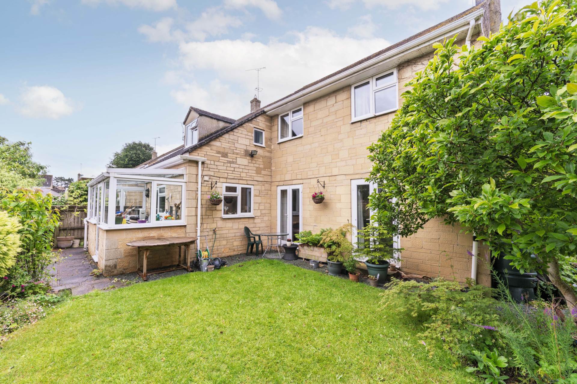 Woodlands Close, Milton Under Wychwood, Image 15