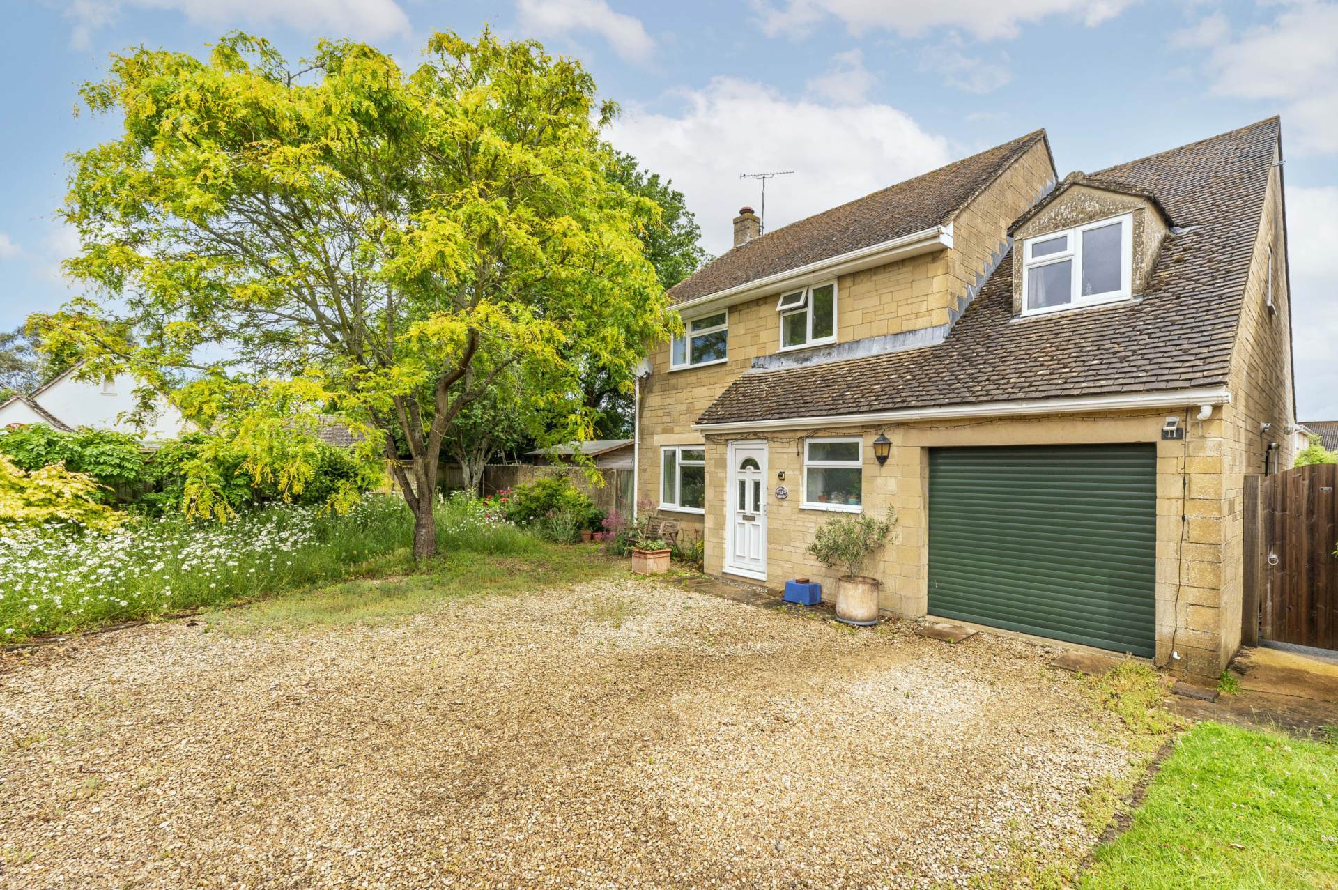 Woodlands Close, Milton Under Wychwood, Image 18