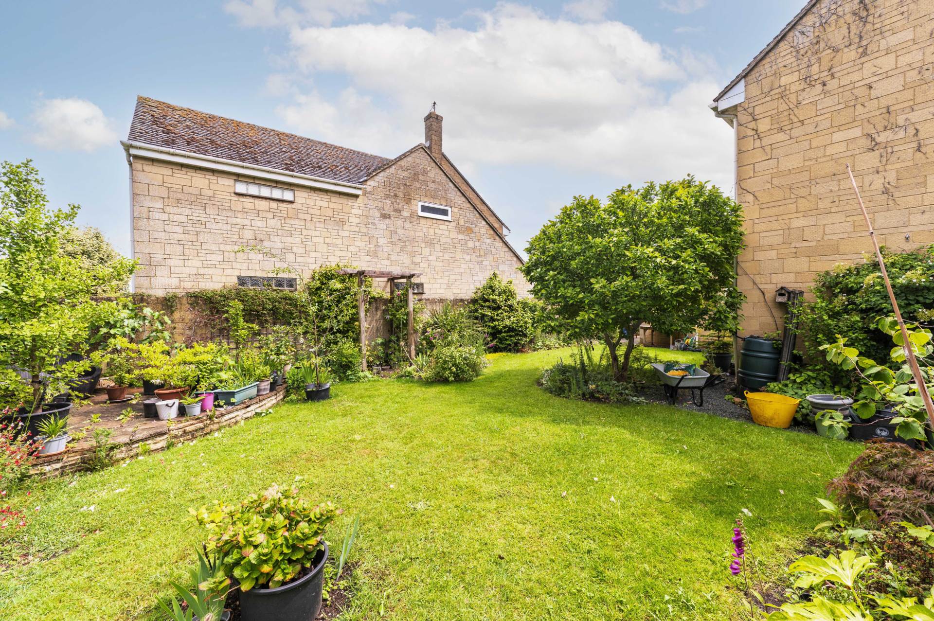 Woodlands Close, Milton Under Wychwood, Image 19