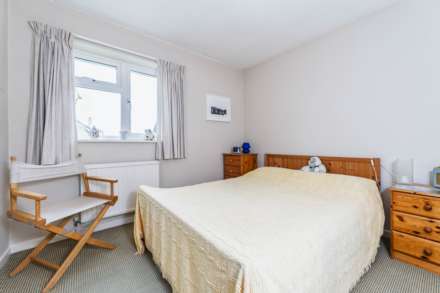 Woodlands Close, Milton Under Wychwood, Image 10
