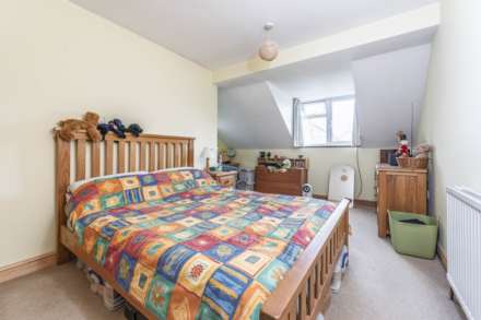 Woodlands Close, Milton Under Wychwood, Image 11