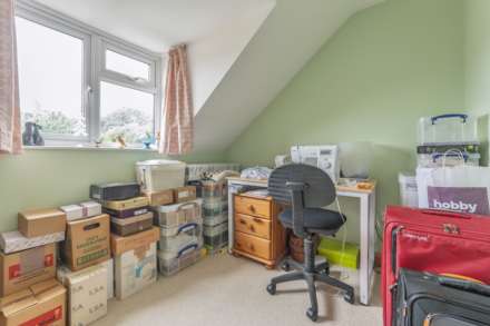 Woodlands Close, Milton Under Wychwood, Image 12