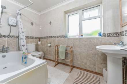 Woodlands Close, Milton Under Wychwood, Image 14