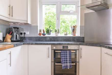 Woodlands Close, Milton Under Wychwood, Image 3