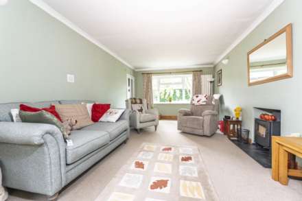 Woodlands Close, Milton Under Wychwood, Image 5