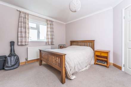 Woodlands Close, Milton Under Wychwood, Image 8