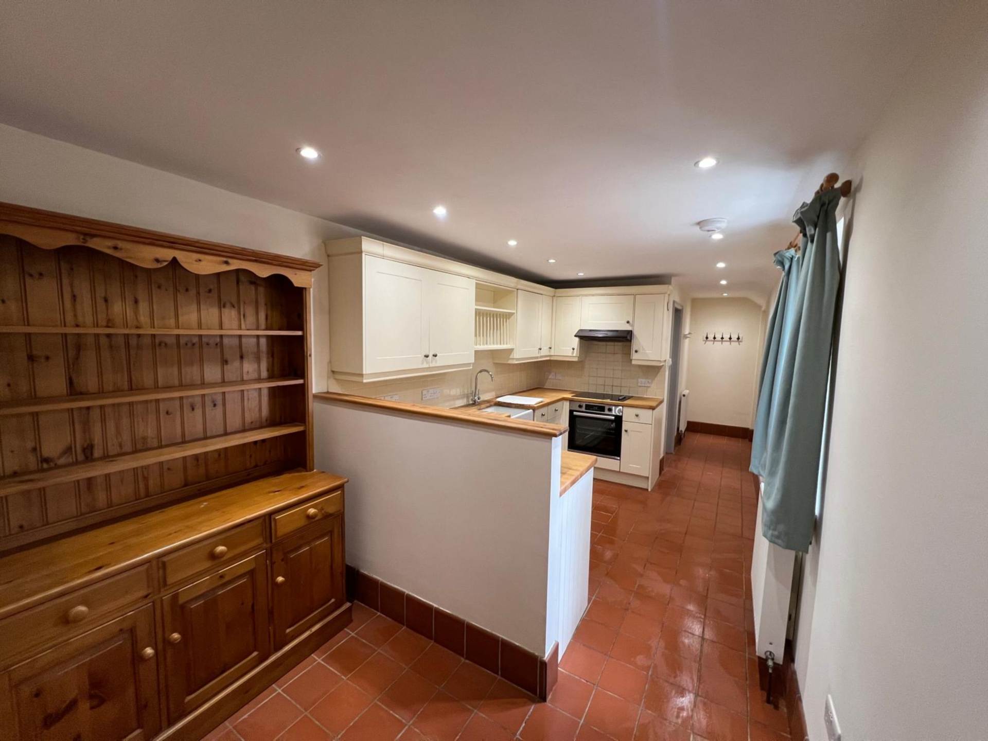 Barn Cottage, Little Tew Grounds, Image 4